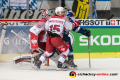 Igor Brikun (Torwart, Yunost Minsk) und Maxim Parfeyevets (Yunost Minsk) gegen Maximilian Daubner (EHC Red Bull Muenchen) im Achtelfinal-Rückspiel der Champions Hockey League zwischen dem EHC Red Bull München und Yunost Minsk (Weißrussland) am 20.11.2019.