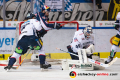 Frank Hoerdler (Eisbaeren Berlin) und Trevor Parkes (EHC Red Bull Muenchen) vor dem Tor von Kevin Poulin (Torwart, Eisbaeren Berlin) in der 1. Viertelfinalbegegnung in den Playoffs der Deutschen Eishockey Liga zwischen dem EHC Red Bull München und den Eisbären Berlin am 13.03.2019.