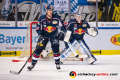 Ryan Button (EHC Red Bull Muenchen) und Danny aus den Birken (Torwart, EHC Red Bull Muenchen) in der 1. Viertelfinalbegegnung in den Playoffs der Deutschen Eishockey Liga zwischen dem EHC Red Bull München und den Eisbären Berlin am 13.03.2019.