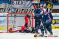 Danny aus den Birken (Torwart, EHC Red Bull Muenchen) liegt mitsamt dem Puck in seinem Tor nach dem Gegentreffer durch David Cerny (Schwenninger Wild Wings) in der Hauptrundenbegegnung der Deutschen Eishockey Liga zwischen dem EHC Red Bull München und den Schwenninger Wild Wings am 01.03.2020.