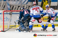 Kyle Sonnenburg (Schwenninger Wild Wings) und Maximilian Hadraschek (Schwenninger Wild Wings) verteidigen vor dem Tor von Dustin Strahlmeier (Torwart, Schwenninger Wild Wings) gegen Yasin Ehliz (EHC Red Bull Muenchen) in der Hauptrundenbegegnung der Deutschen Eishockey Liga zwischen dem EHC Red Bull München und den Schwenninger Wild Wings am 01.03.2020.