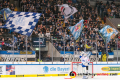 Die Muenchner Fans bejubeln den 1:2-Anschlusstreffer in der Hauptrundenbegegnung der Deutschen Eishockey Liga zwischen dem EHC Red Bull München und den Schwenninger Wild Wings am 01.03.2020.